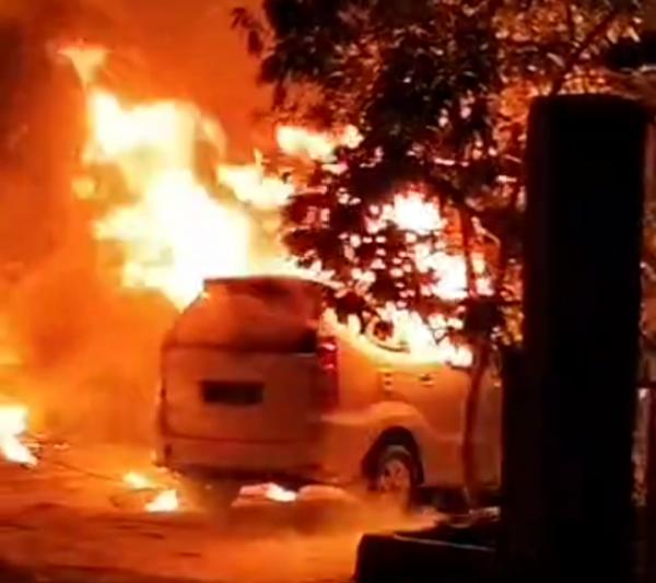 Rumah Kades di Pidie Jaya Ludes Terbakar, 1 Mobil dan 4 Sepeda Motor Hangus Dilalap Sijago Merah