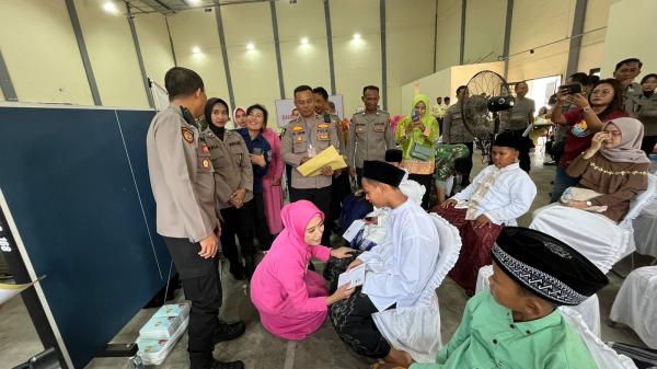 Sambut HUT Bhayangkara ke 78, Belasan Anak Sunat Massal Hingga TNI-Polri Kompak Donor Darah