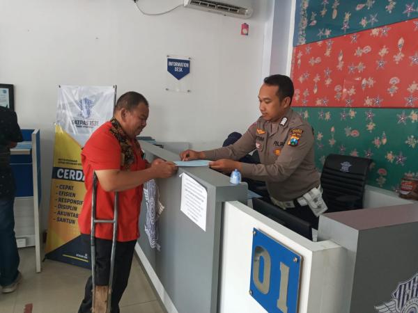 Sambut HUT Bhayangkara, Polres Situbondo Beri Kemudahan Pelayanan SIM D Bagi Difabel