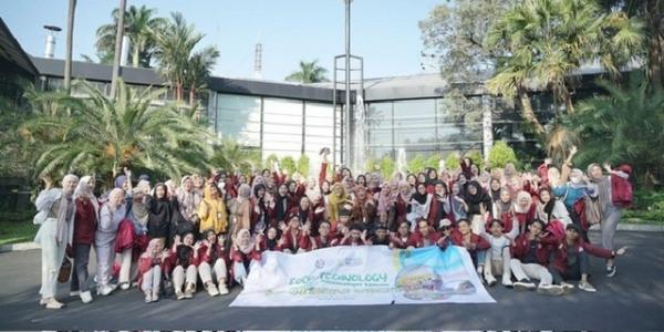 Mahasiswa UM Bandung Kunjungi Dua Industri Terkemuka