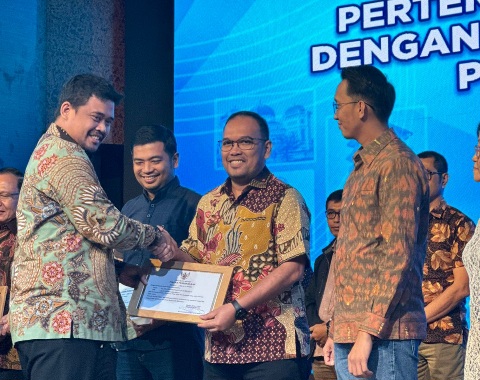 PLN NP UP Belawan Terima Penghargaan Walikota Medan Sebagai Perusahaan Pembayaran PBB Tercepat