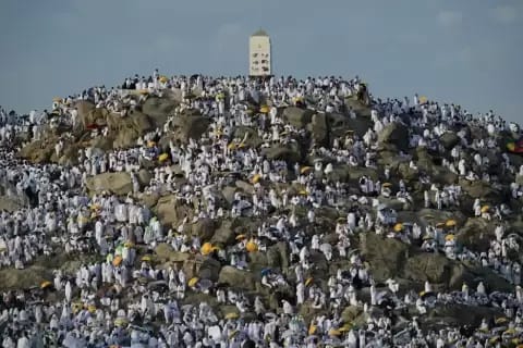 Jutaan Jemaah dari Seluruh Dunia Wukuf di Arafah Hari Ini