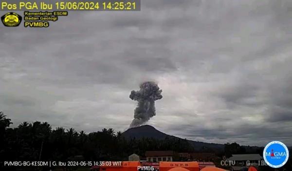 Gunung Ibu di Halmahera Barat Meletus, Semburkan Abu Tebal Setinggi 2000 Meter