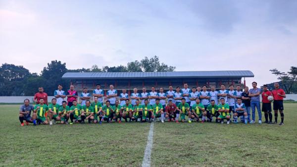 Dispora Jabar dan Legend Persib Vs Pemkot Tasikmalaya Berlangsung ...