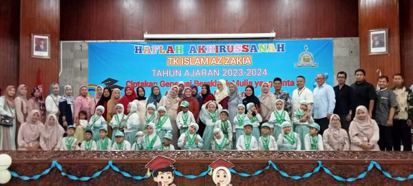 Puluhan Murid TPA, KB, dan TK Islam Az Zakia Semarang Unjuk Kebolehan pada Acara Haflah Akhirussanah