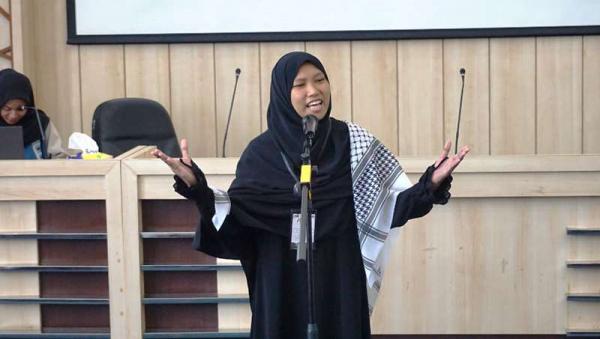 Bawa Puisi Keprihatinan Tentang Palestina, Mahasiswi UMS Raih Juara 1 Lomba Qiroatus Syi'ir
