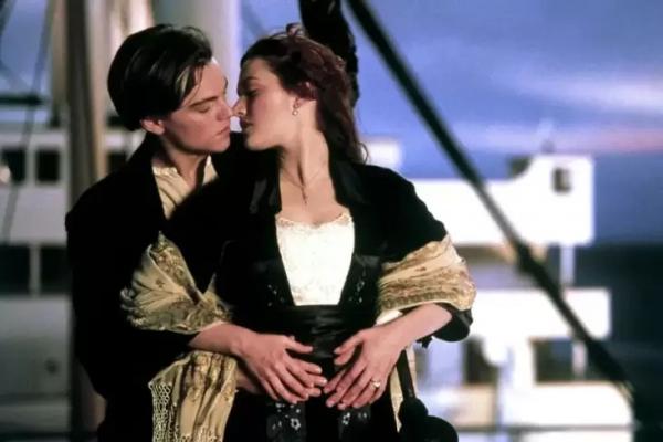 Diulang 4 Kali, Adegan Ciuman Leonardo DiCaprio dan Kate Winslet di Film Titanic