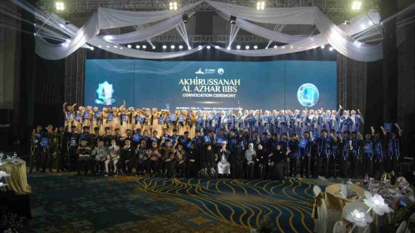 Al Azhar IIBS Gelar Akhirussanah Perdana, Harapkan Lulusan Bisa Bersaing di Dunia Internasional