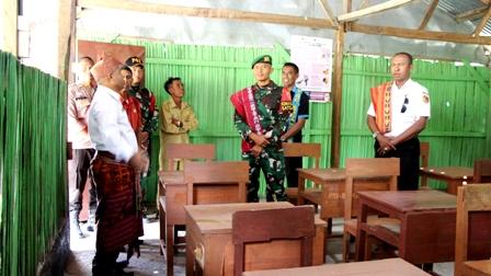 Peduli Pendidikan Personil TNI  Sisihkan Gaji Bangun Ruang Kelas untuk Anak - Anak di Pelosok Timor