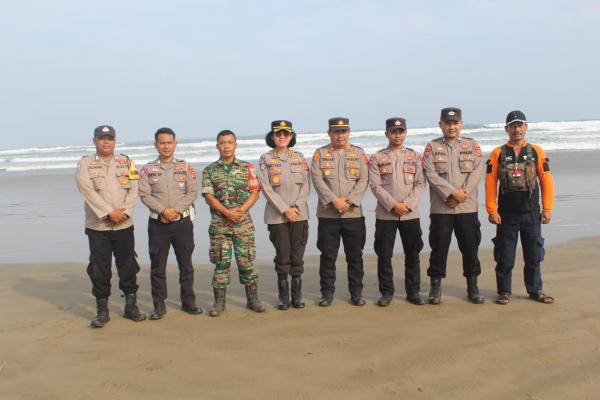 Libur Panjang, Polda Banten Siaga Pengamanan di Objek Wisata Pantai Bagedur