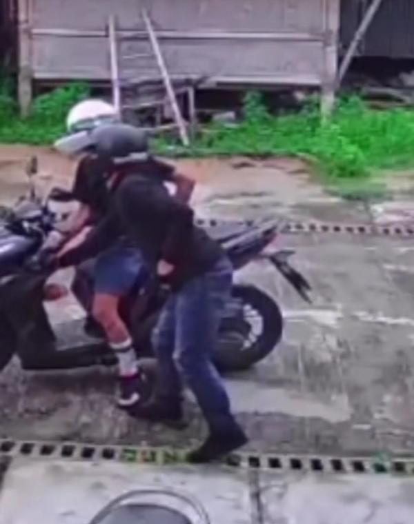 Pencurian Terunik, Sepeda Motor Diganti Gorengan di Kirana Residence Depok
