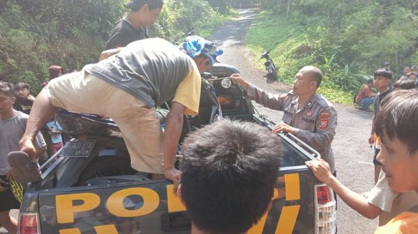 Diduga Rem Blong, Pengendara Sepeda Motor Terjun Bebas di Turunan Curam Jalan Gobang Tasikmalaya