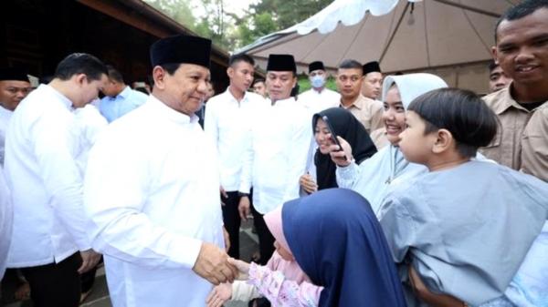 Prabowo Salat Idul Adha di Hambalang Bogor