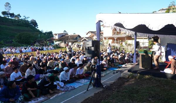 Salat Iduladha di Kampung Babakan Ampera, Bey Kurban Sapi Pasundan dan Domba Asli Jabar