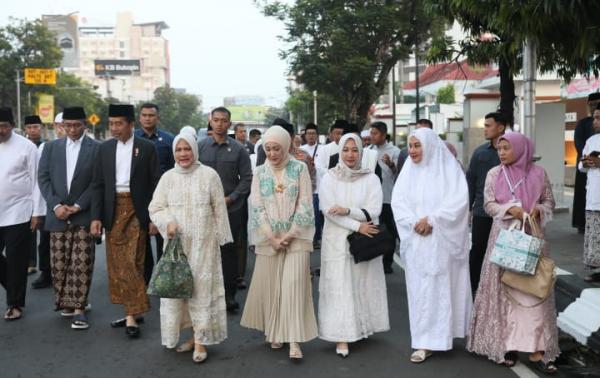Presiden Jokowi Sholat Idul Adha di Semarang, Mbak Ita Sebut Ini Jadi Penyemangat Bagi Masyarakat