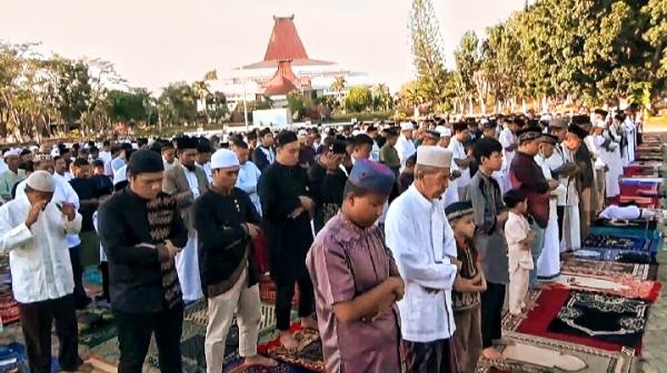 Ratusan Umat Muslim Gelar Sholat Idul Adha di Kupang