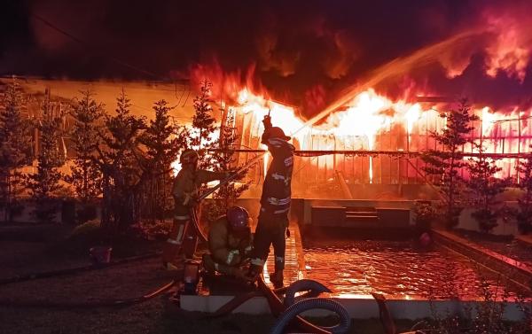 Kebakaran di Kawali Ciamis, Pabrik Snack Ludes Diamuk si Jago Merah