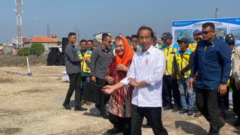 Jokowi Sebut Proyek Tanggul Laut di Tambaklorok Bisa Jadi Contoh Daerah Lain