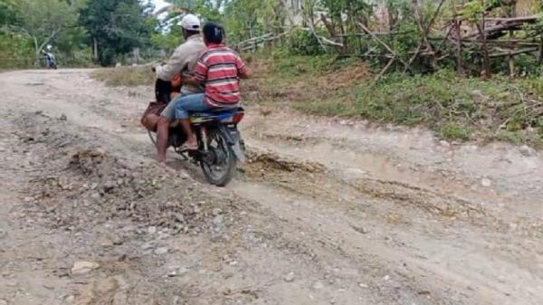 Akses Jalan Desa Noetoko Memprihatinkan, Warga Mengeluhkan Kondisi Infrastruktur