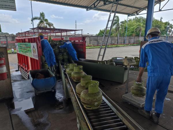 Pertamina Patra Niaga Pastikan Keamanan dan Akurasi Pengisian LPG di Jawa Timur