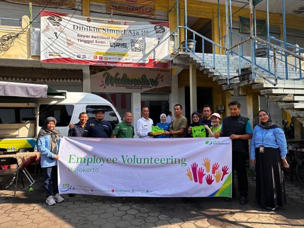 Dukung Go Green, BPJS Ketenagakerjaan Bagikan Shoping Bag di Pasar