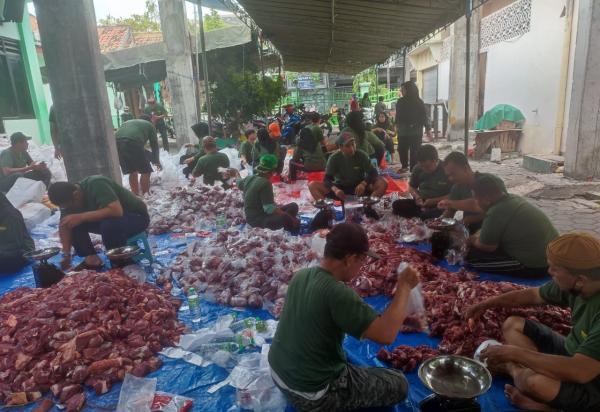 Masjid di Sidoarjo Ini Tuntaskan Kurban 41 Sapi dan 25 Kambing Hanya Hitungan Jam