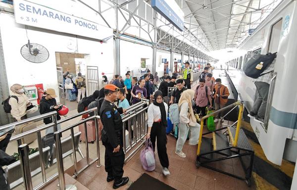 Daop 4 Semarang Layani 225 Ribu Penumpang KA Selama Libur Idul Adha, Tertinggi di Stasiun Tawang
