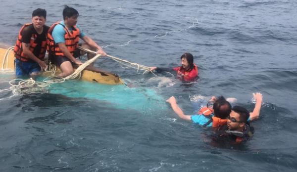 Tim SAR Gabungan Selamatkan 9 Korban Long Boat Terbalik di Perairan Banggai Laut