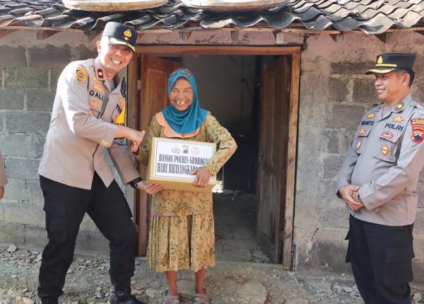 Senangnya Warga Terima Paket Sembako dari Polres Grobogan Jelang Hari Bhayangkara ke 78