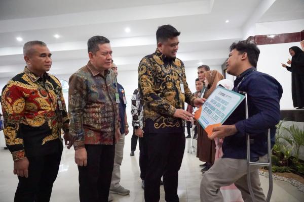 1.500 Penerima Manfaat Terima BST, Bobby Nasution: Tak Hanya Bantuan Tunai, Juga Skill