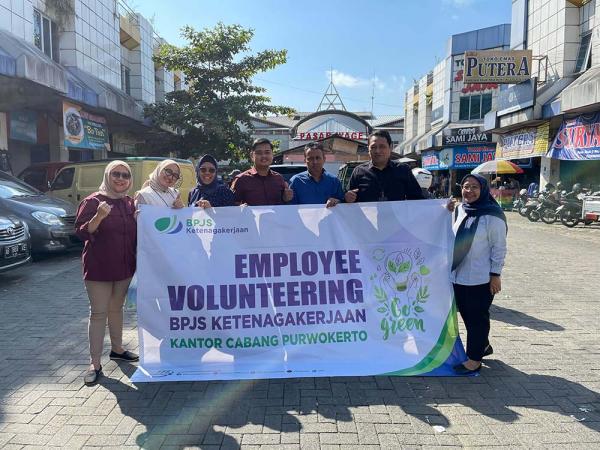 BPJamsostek Purwokerto Peringati Hari Lingkungan Hidup dengan Employee Volunteering