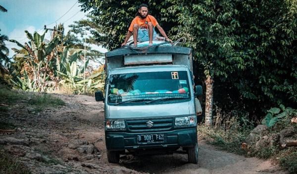 Sudah 7 Bupati Jalan Desa Woloede Kian Buruk,  Wargapun Minta Tolong Presiden Jokowi