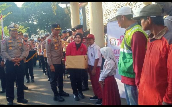 HUT Ke-78 Bhayangkara, Ditlantas Polda Jabar Tebar 2.000 Paket Sembako