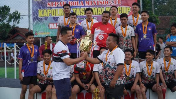 Satsamapta Polres Tasikmalaya Sabet Juara Eksebisi Mini Soccer HUT Bhayangkara ke-78