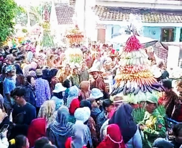 Ratusan Warga Sambirejo Nganjuk Gelar Kenduri di Punden untuk Bersih Desa