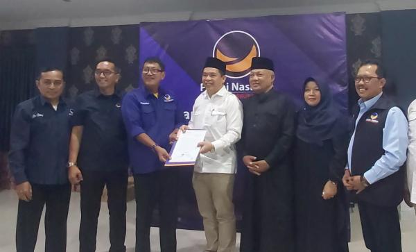 Popularitas Naik, Nasdem Resmi Usung Aminuddin-Ina untuk Pilkada Probolinggo 2024