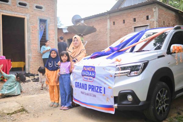 Foto, Pemenang Simpedes BRI Mendapatkan Grand Frize Hadiah Utama Mobil XL7