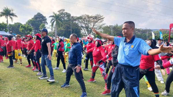 Ribuan Masyarakat Antusias Ikut Senam Masal di Bale Kota dalam Event Bertajuk Gurak