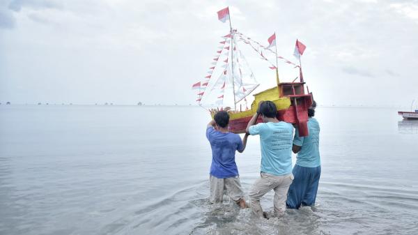 Masyarakat Rambat Gelar Tradisi Taber Laut Sebagai Bentuk Syukur Rejeki