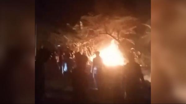 BREAKING NEWS: Rumah Pelaku Penikaman di Desa Tamalea Dibakar Warga 