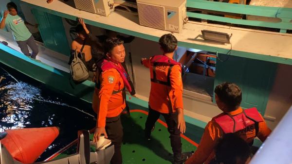 Basarnas Mamuju Evakuasi Kapal Mati Mesin di Selat Makassar