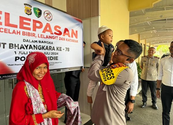 Polres Pidie Berangkatkan Pasien  Bibir Sumbing Ke RS Bhayangkara Polda Aceh