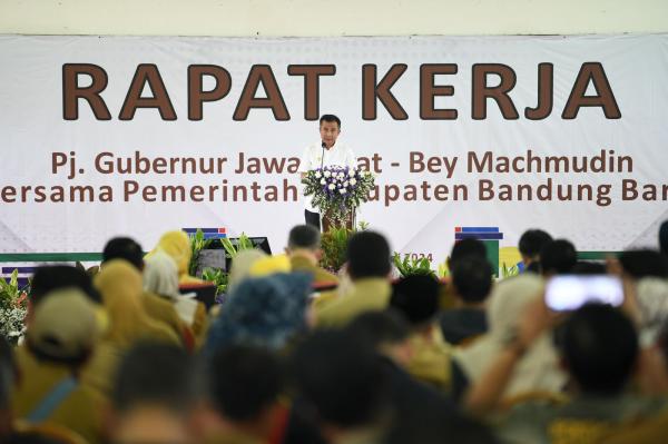 Bey Machmudin Imbau Pemkab Bandung Barat Prioritaskan Penuntasan Masalah di KBB