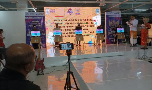 Cerdas Cermat Antar Kelas SMA IPIEMS Surabaya Menegangkan, Siswa Enjoy Orang Tua Bahagia