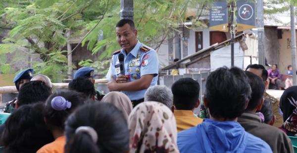 Danlanud Husein Kunjungi Warga Pajajaran Bandung, Sampaikan Pentingnya Keselamatan Penerbangan