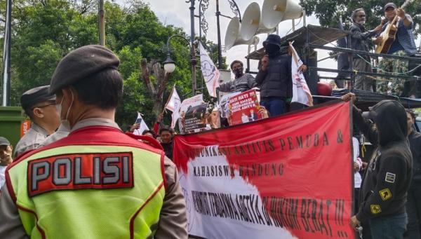 Pemuda dan Mahasiswa Bandung Tolak Intervensi Sidang Kasus Penipuan Adetya