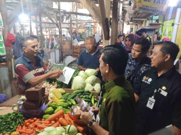 Genjot Warga Bayar Pajak Kendaraan, Samsat Jateng Blusukan ke Pasar Induk Brebes