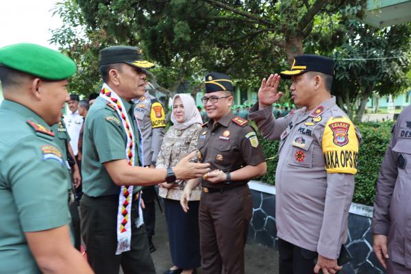 Sinergi TNI-Polri dan Pemerintah Daerah: Kunjungan Kerja Danrem 043 Garuda Hitam