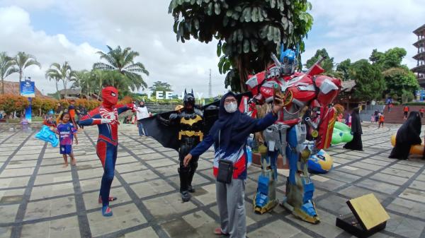 Superhero Hadir di TeeJay Waterpark Tasikmalaya, Hibur Para Pengunjung