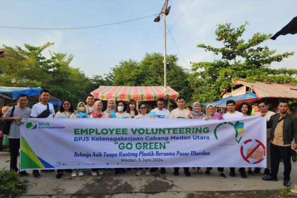 Employee Volunteering, BPJS Ketenagakerjaan Medan Utara Bagikan Kantong Belanja di Pasar Marelan